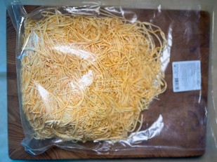 Сыр к пиву: Сырный продукт ФЕРМЕРСКИЙ паутинка с паприкой